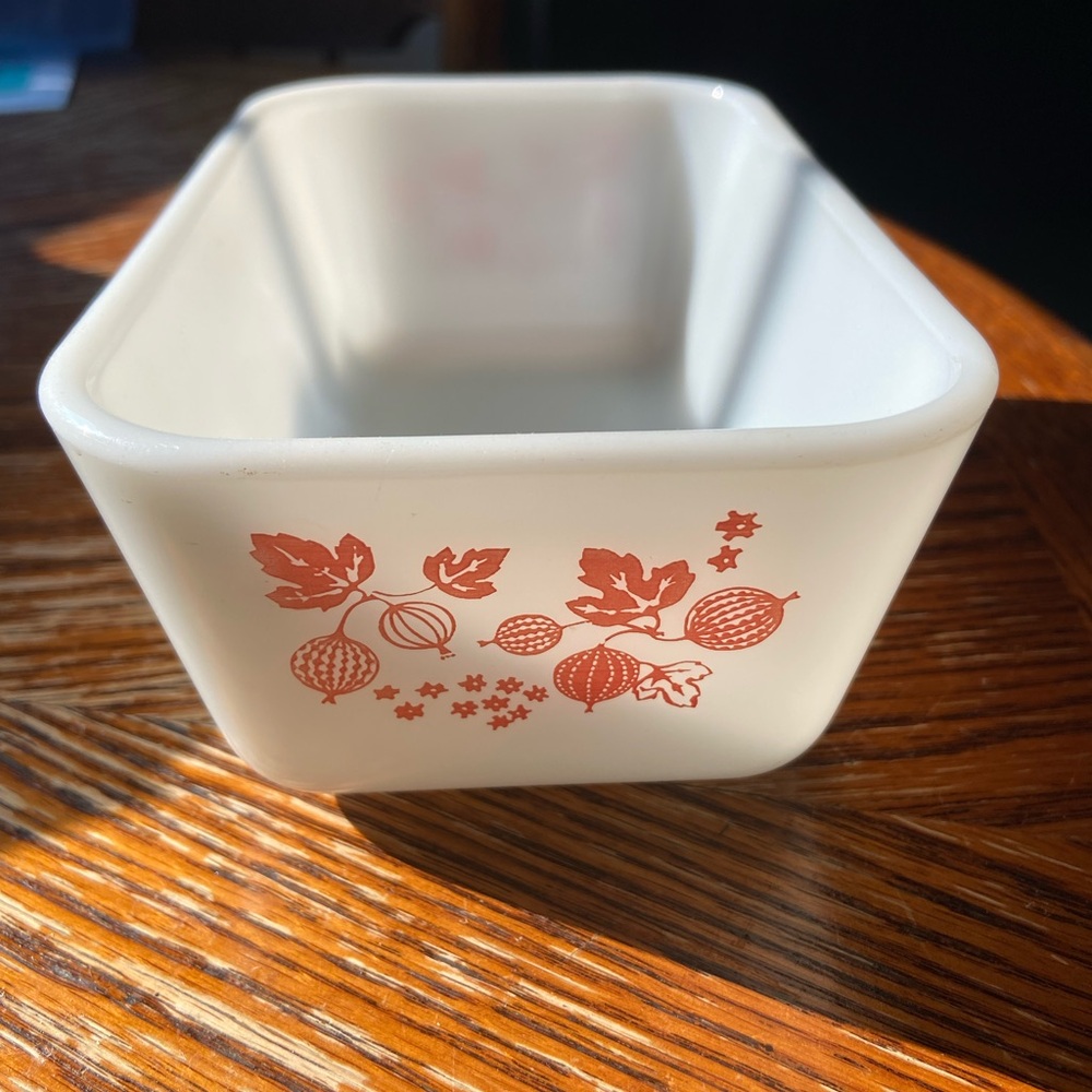 Pyrex Vintage Gooseberry Refrigerator Dish